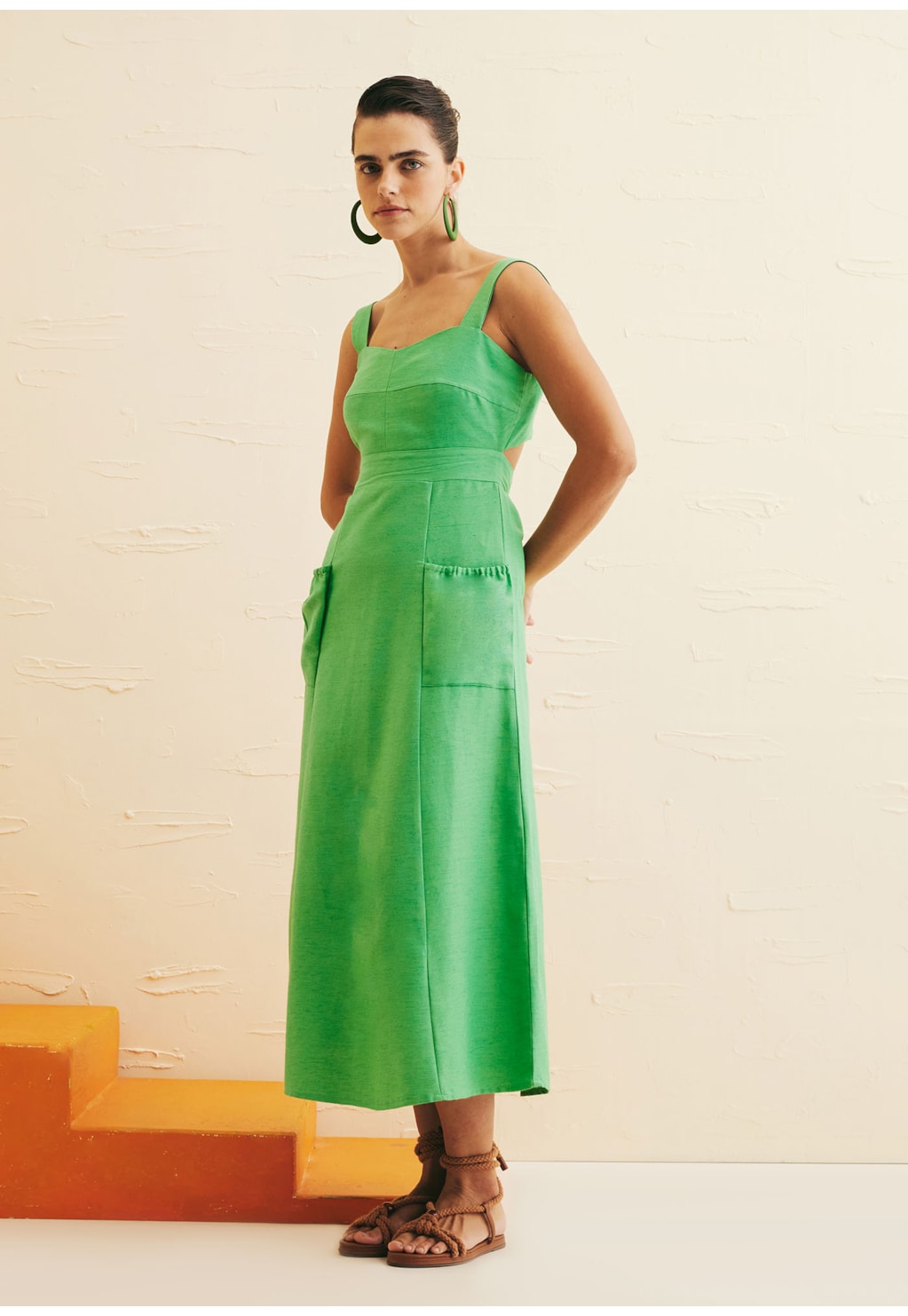 Vestido Max Midi Recortes Bolso