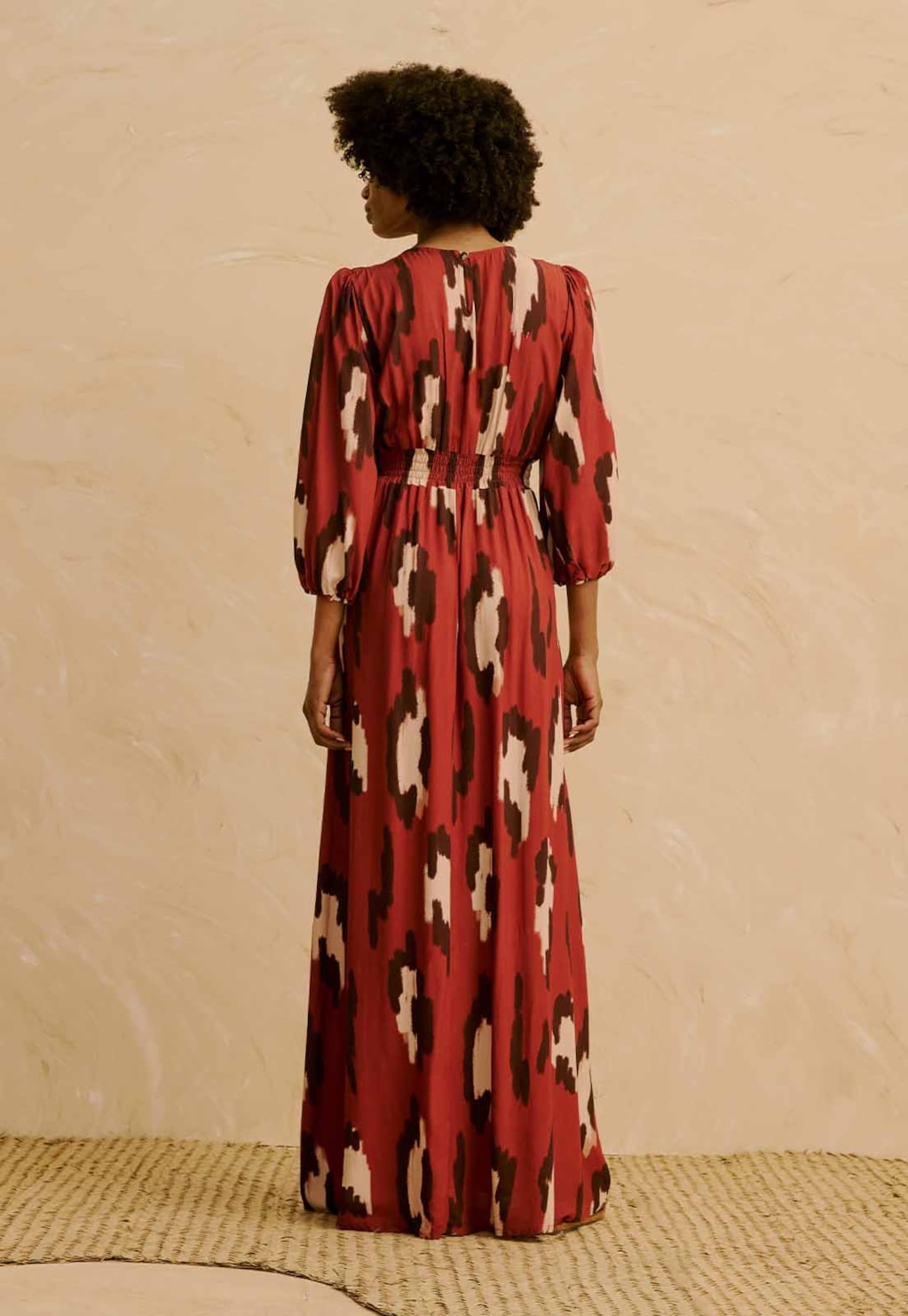 Vestido Maxi Midi Detalhe Vivo Estampado Chimu Marrom  