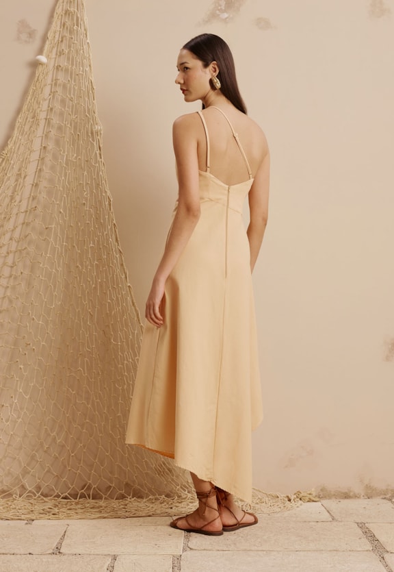 Vestido Midi Assimétrico Vista Traseira