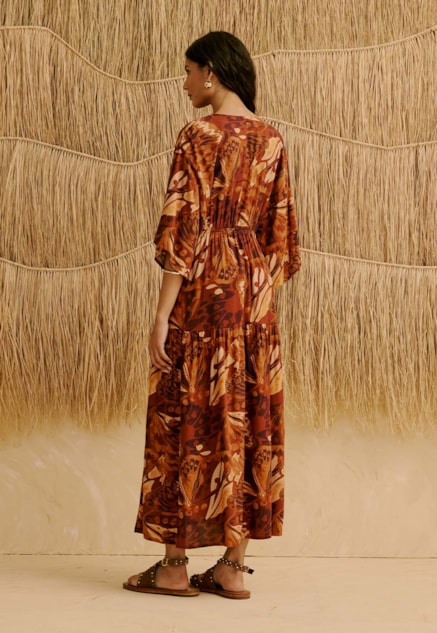 Vestido Midi Babados Estampado Borbo Boho Vista Traseira