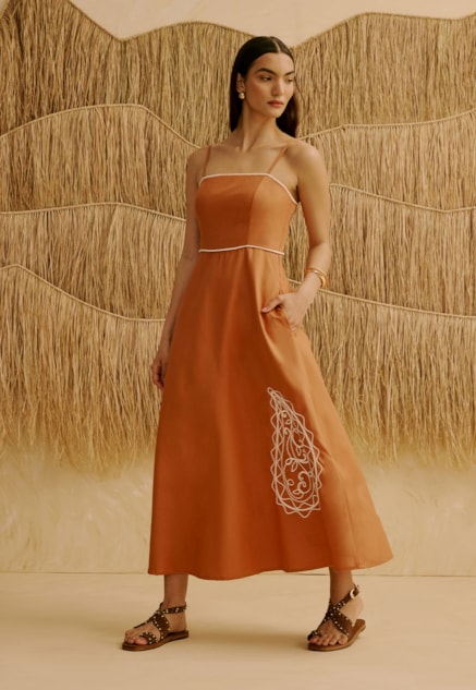 Vestido Midi Bordado Cashmere   Vista Frontal