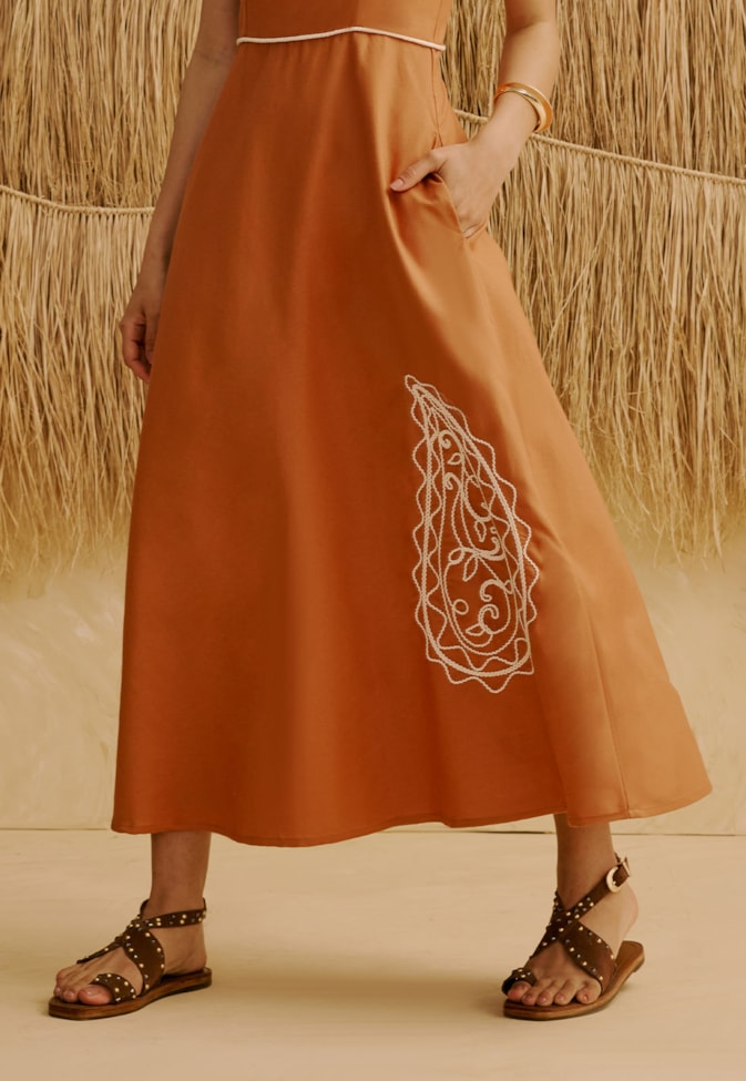 Vestido Midi Bordado Cashmere  