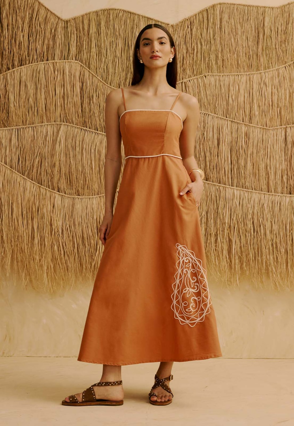 Vestido Midi Bordado Cashmere  