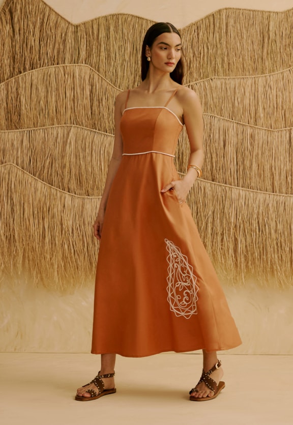 Vestido Midi Bordado Cashmere   Vista Frontal