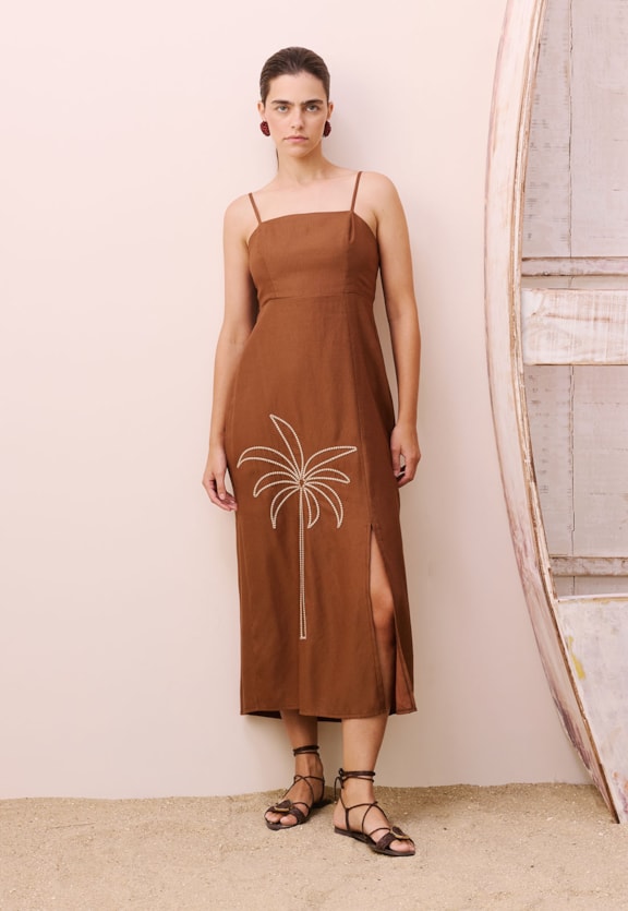 Vestido Midi Bordado Coqueiro Vista Frontal