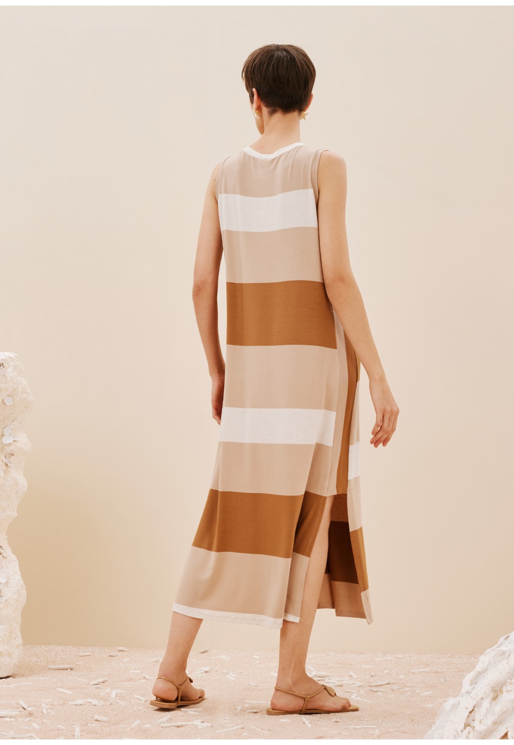 Vestido Midi Camisetão Recorte Lateral