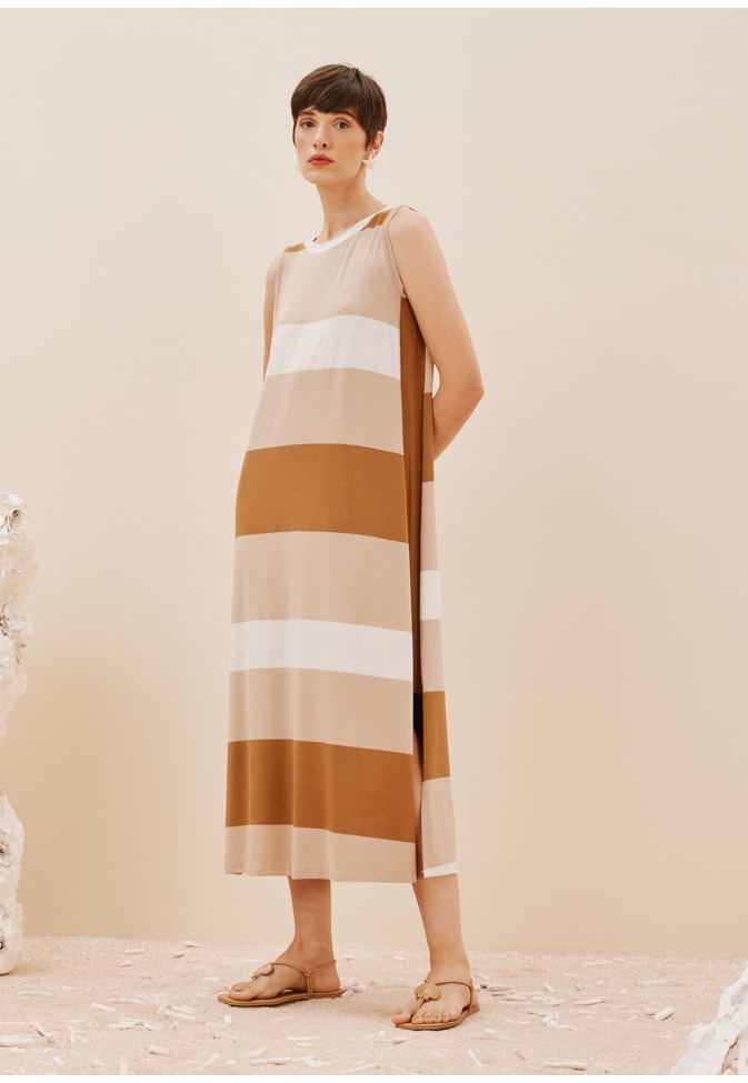 Vestido Midi Camisetão Recorte Lateral