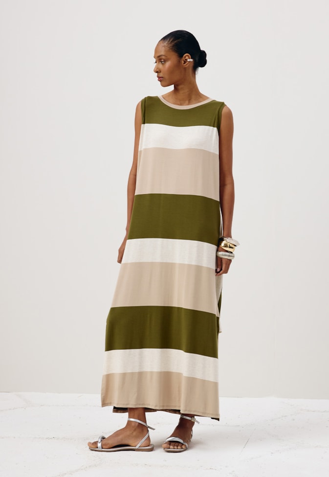 Vestido Midi Camisetão Recorte Lateral