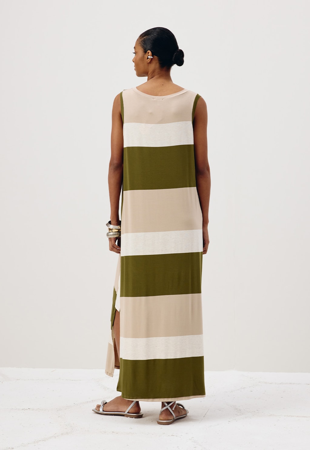 Vestido Midi Camisetão Recorte Lateral