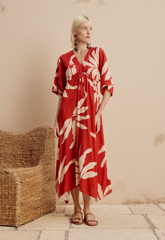 Vestido Midi com Pontas Estampado Tucumã Vista Frontal