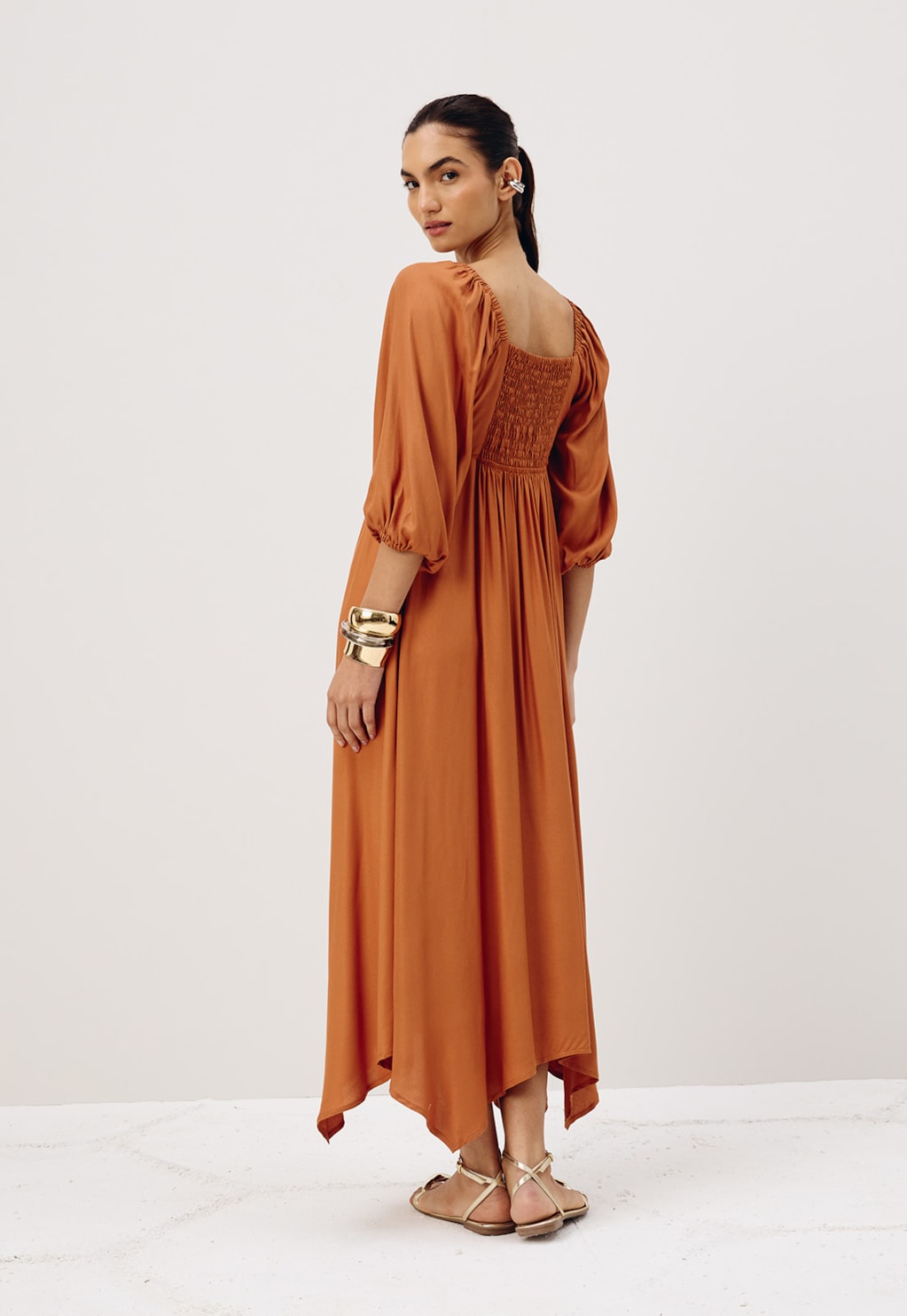 Vestido Midi com Pontas Manga Bufante