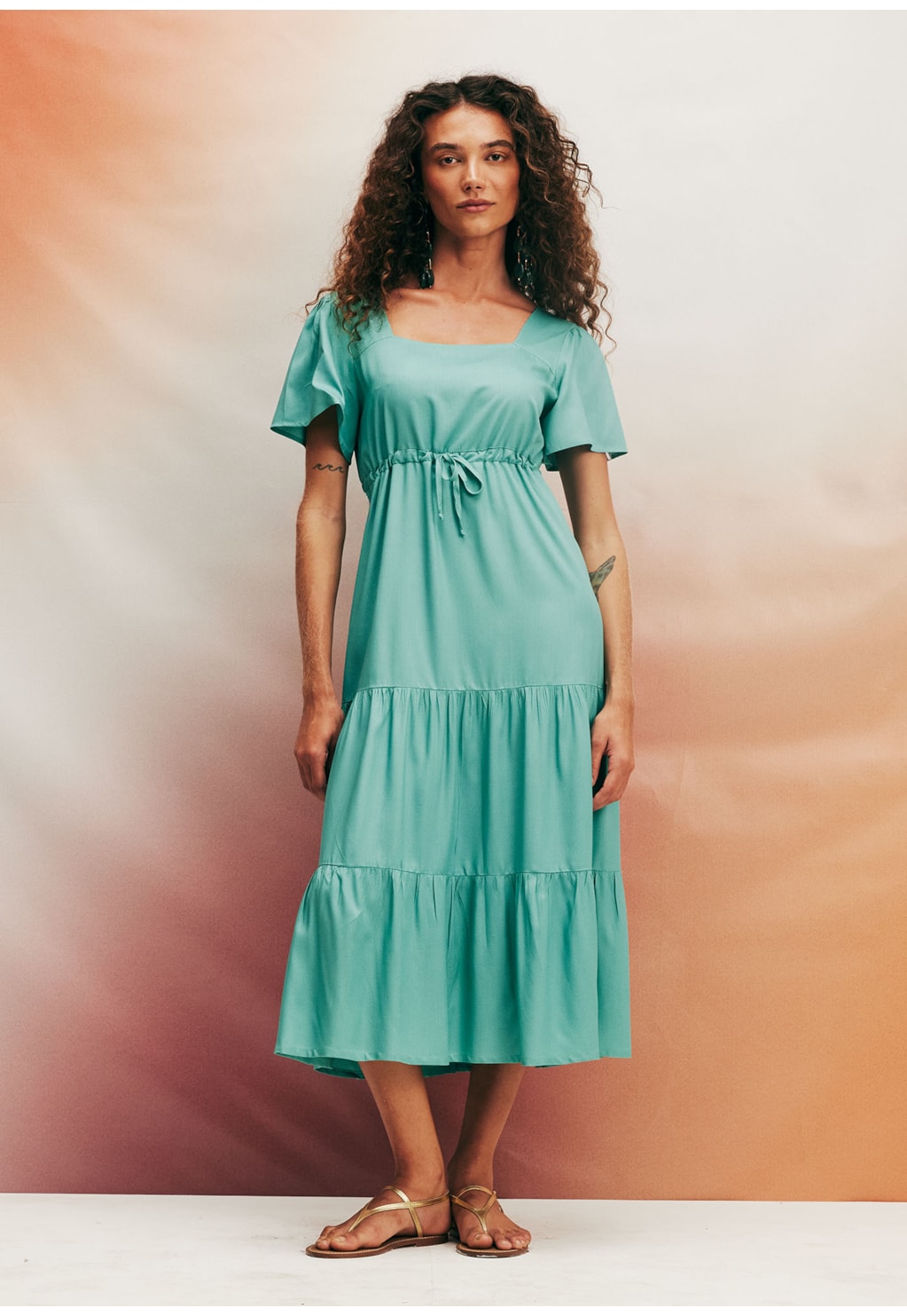 Vestido Midi Decote Quadrado Liso