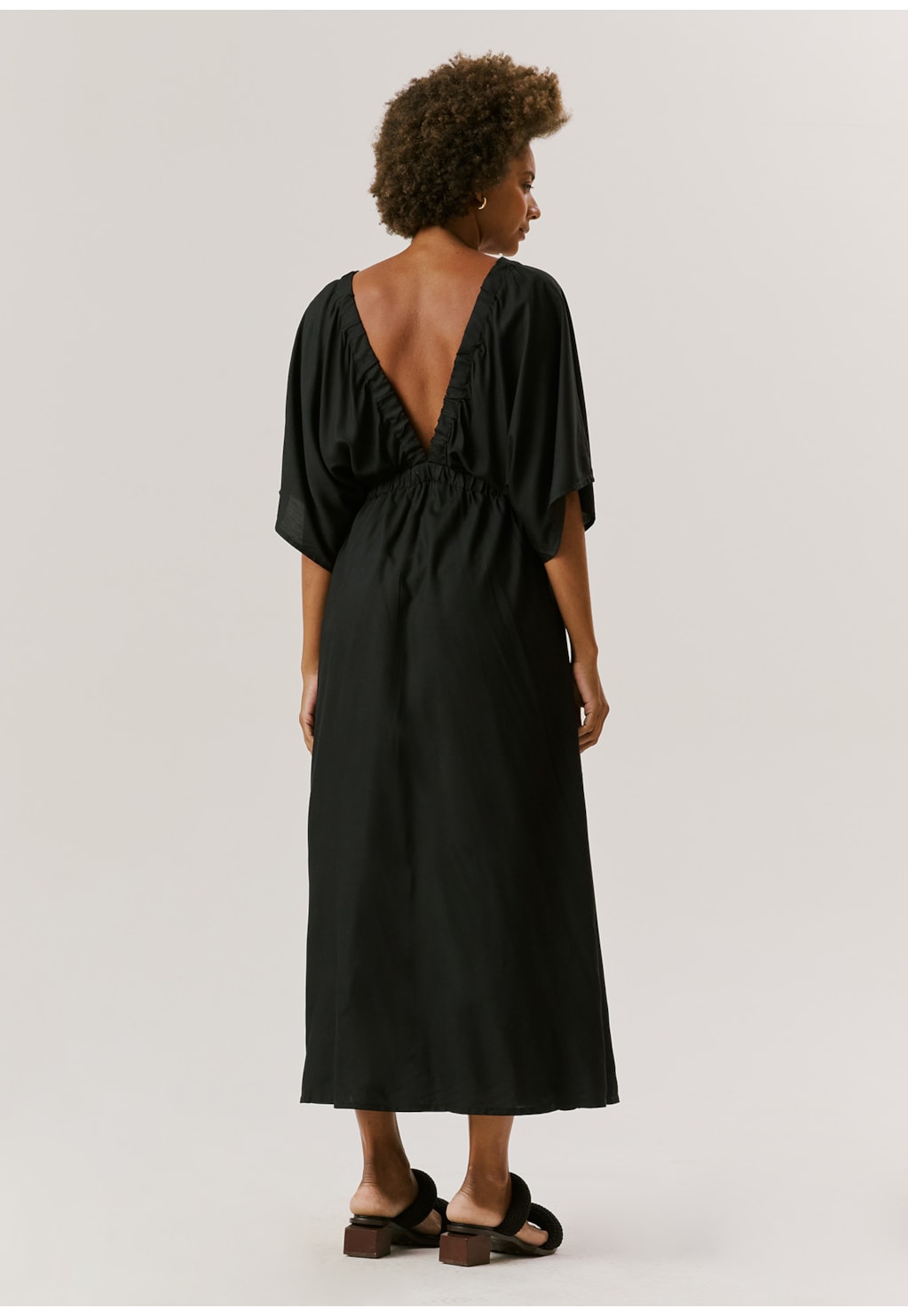 Vestido Midi Elástico Decote