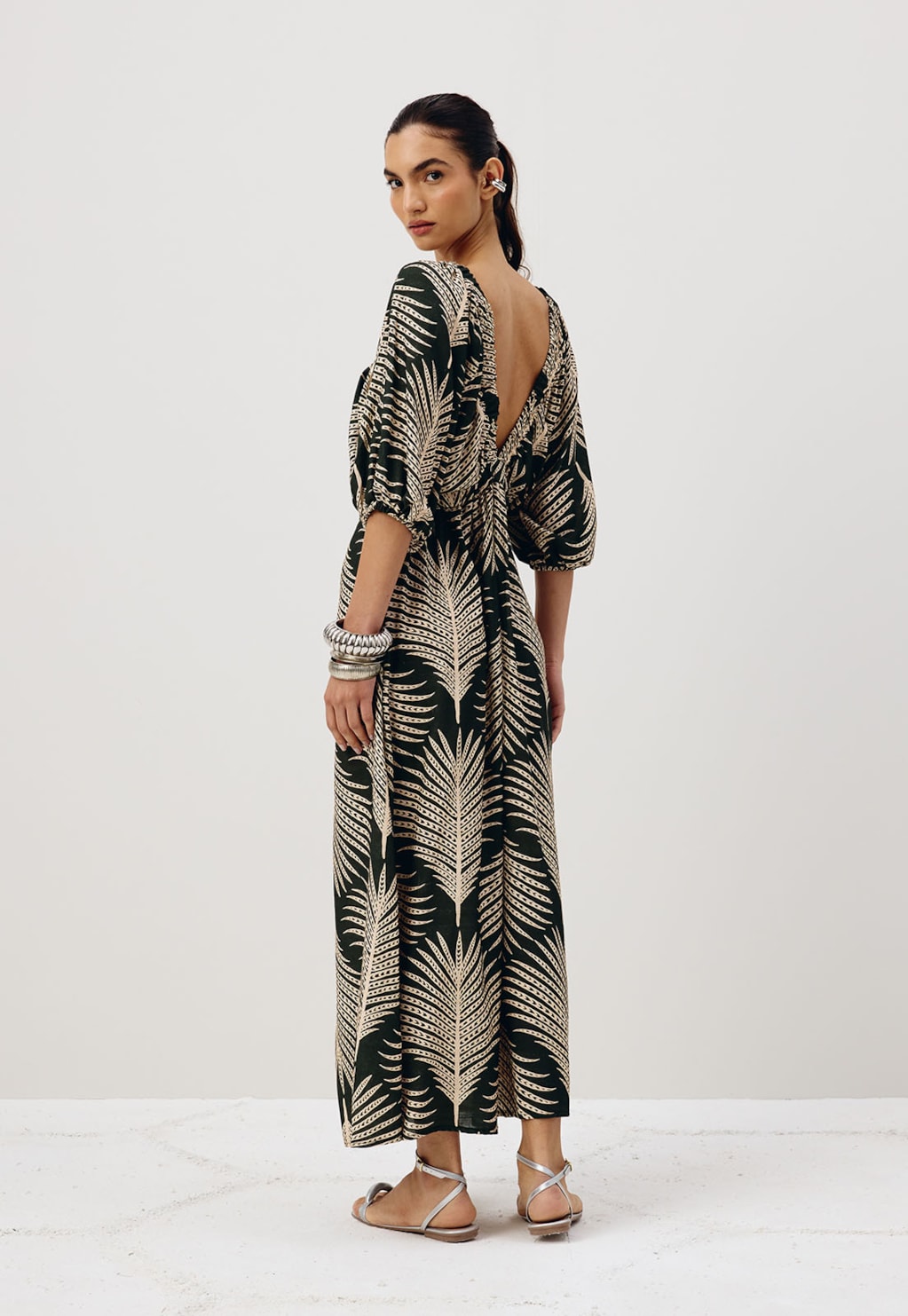 Vestido Midi Elástico Estampado Palmas