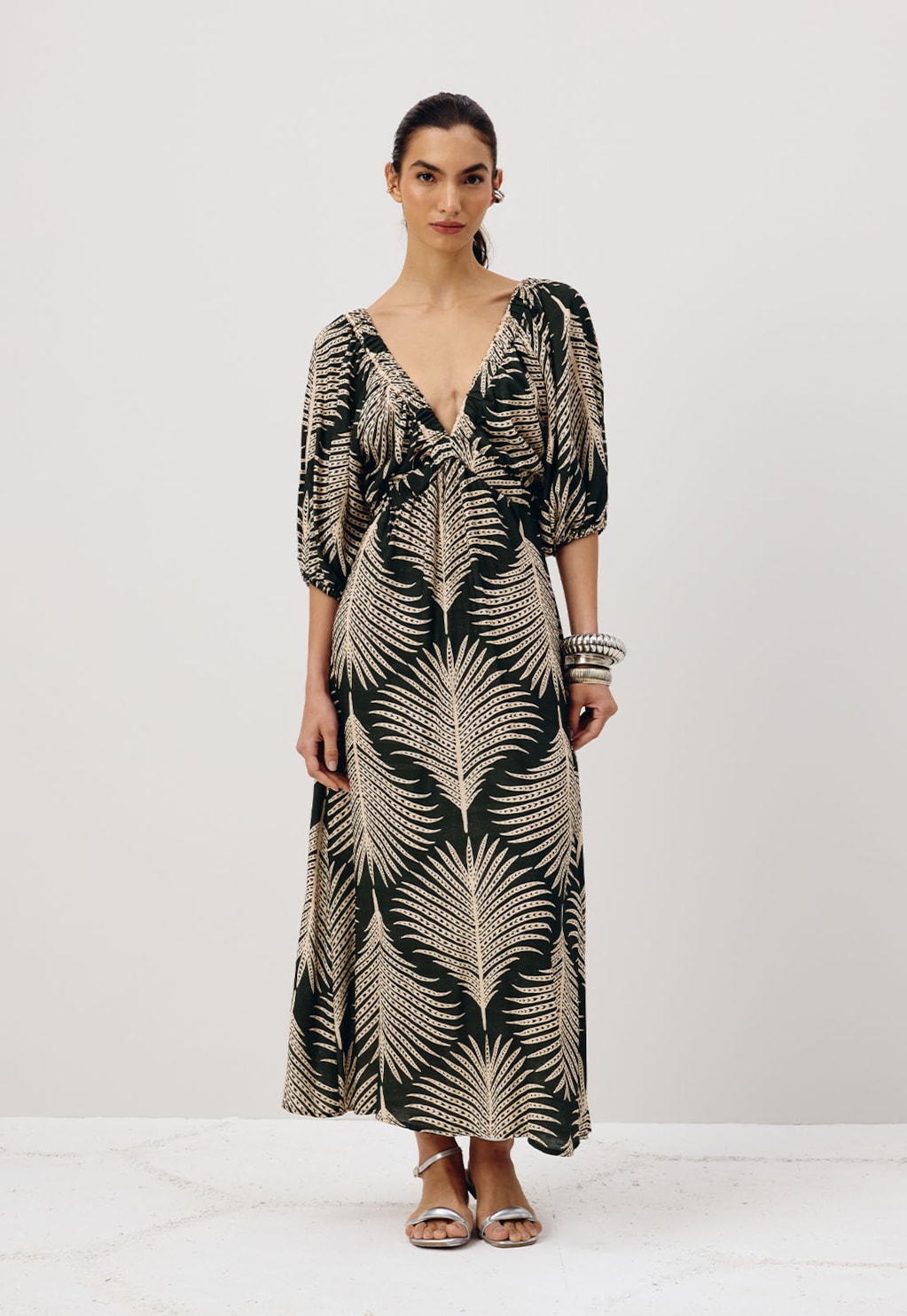 Vestido Midi Elástico Estampado Palmas