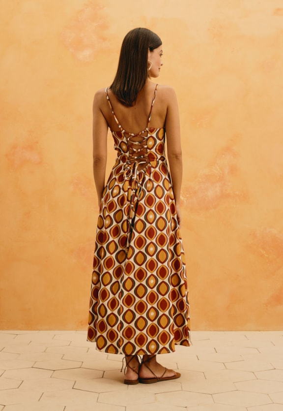 Vestido Midi Estampado Fivela Cacau Solar Vista Traseira