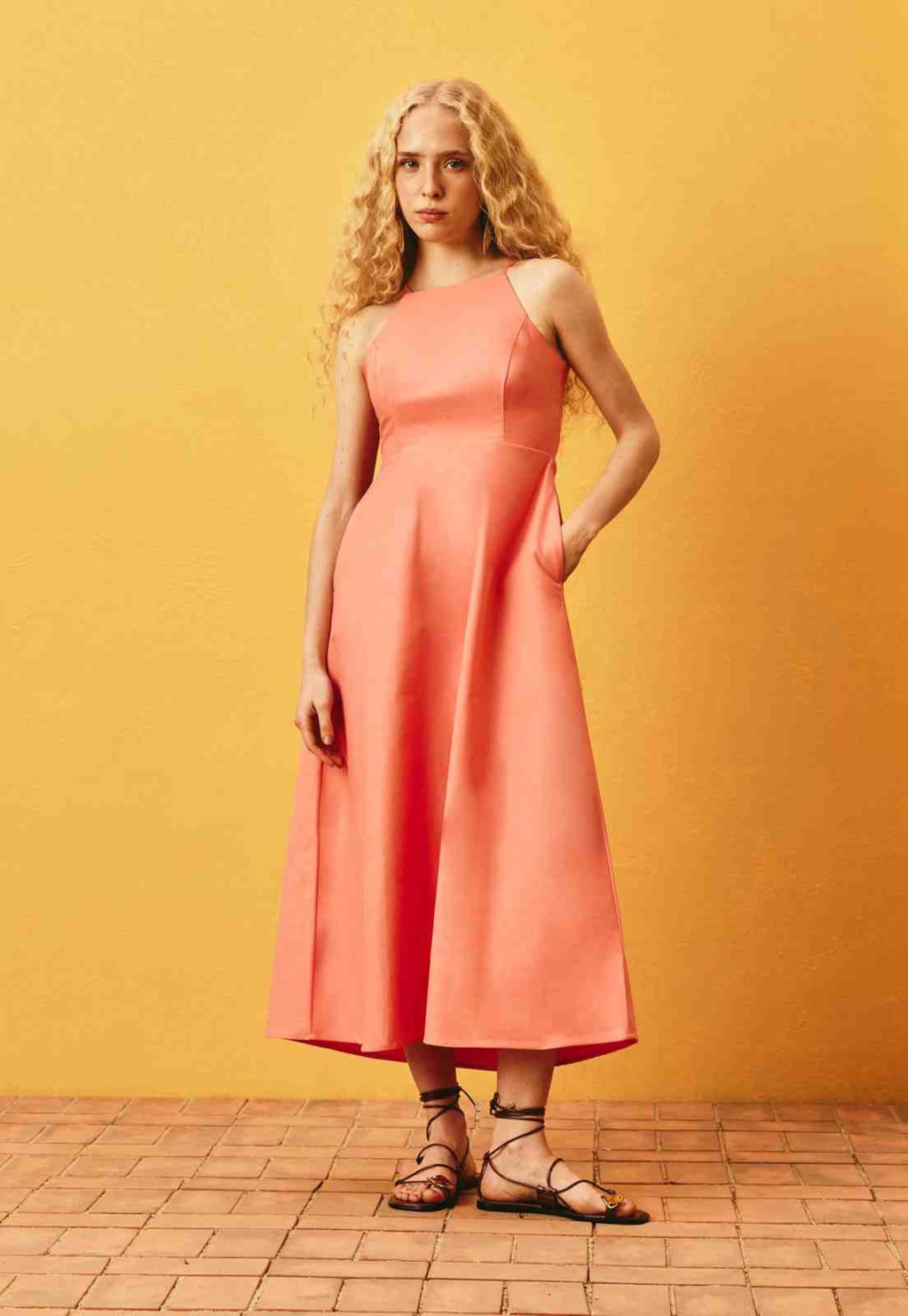 Vestido Midi Liso Amarração