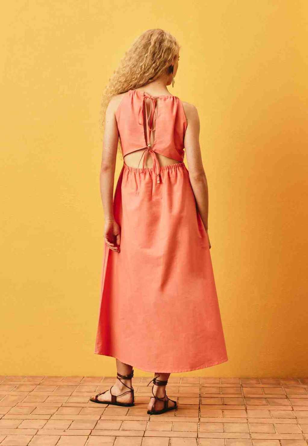 Vestido Midi Liso Amarração