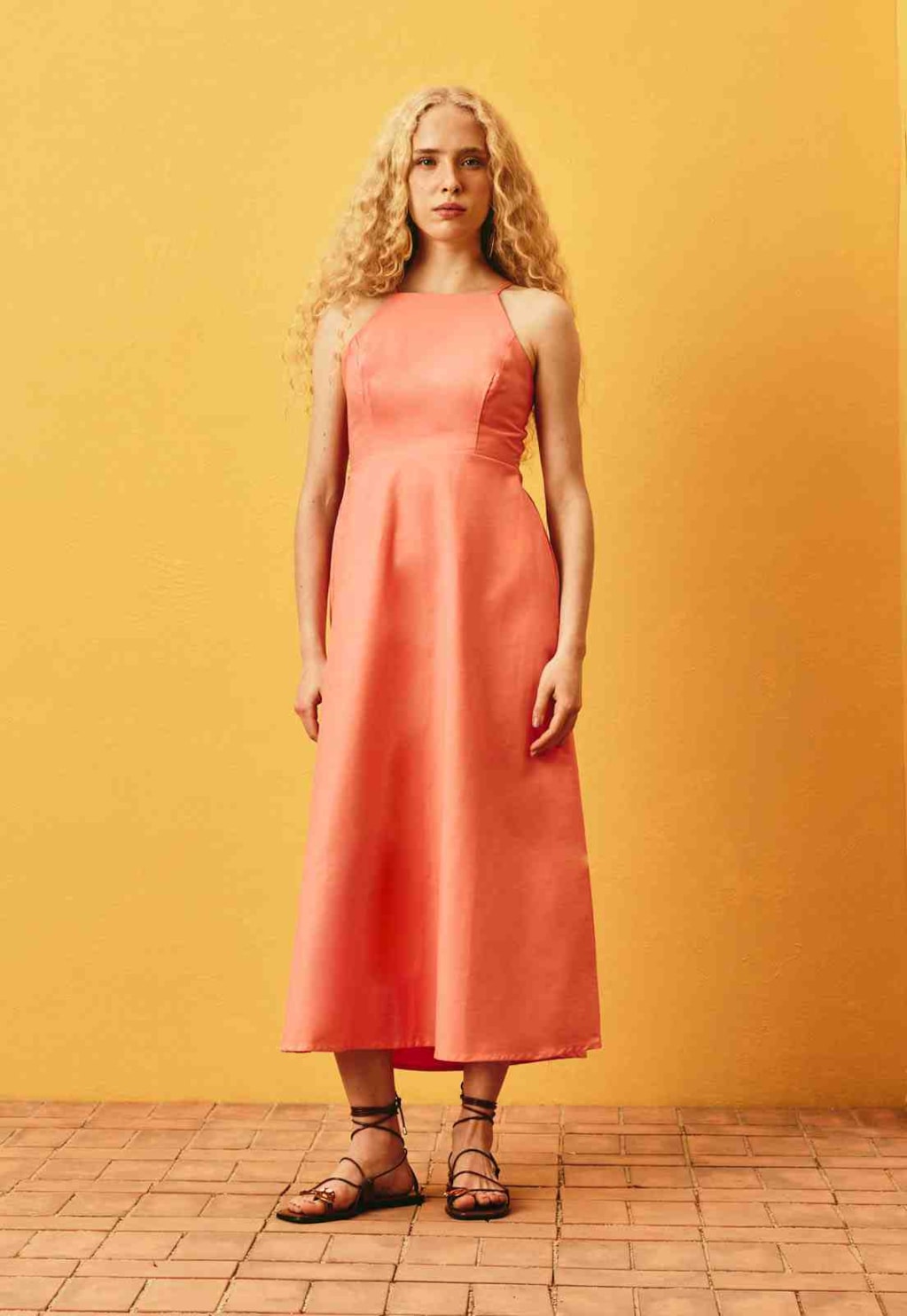 Vestido Midi Liso Amarração