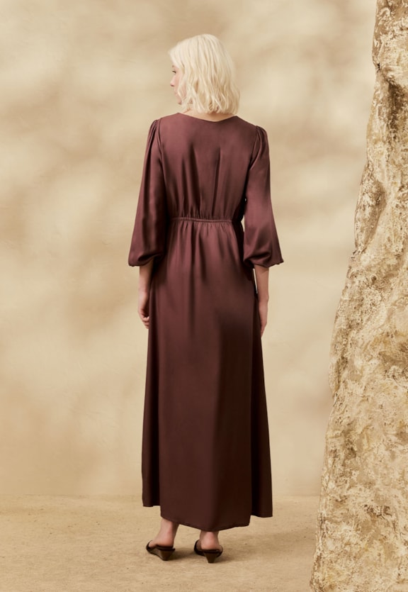 Vestido Midi Liso Bata Vista Traseira
