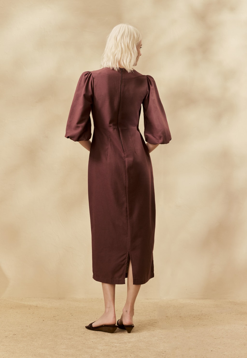 Vestido Midi Liso Bordado