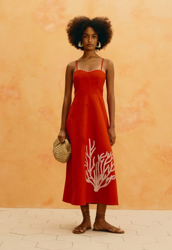 Vestido Midi Liso Bordado Coral Vista Frontal