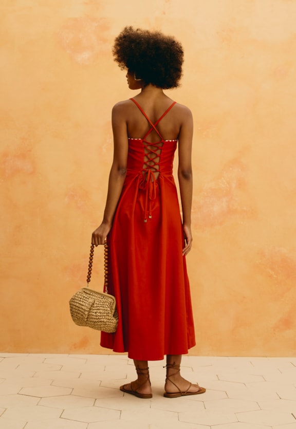 Vestido Midi Liso Bordado Coral Vista Traseira