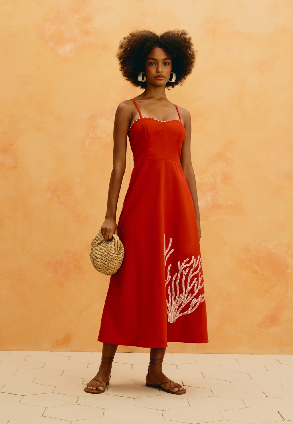 Vestido Midi Liso Bordado Coral