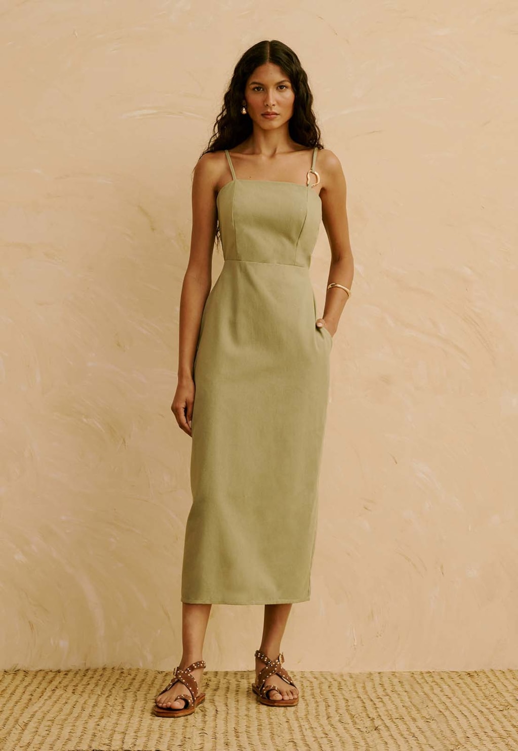 Vestido Midi Liso com Argola Orgânica na Alça