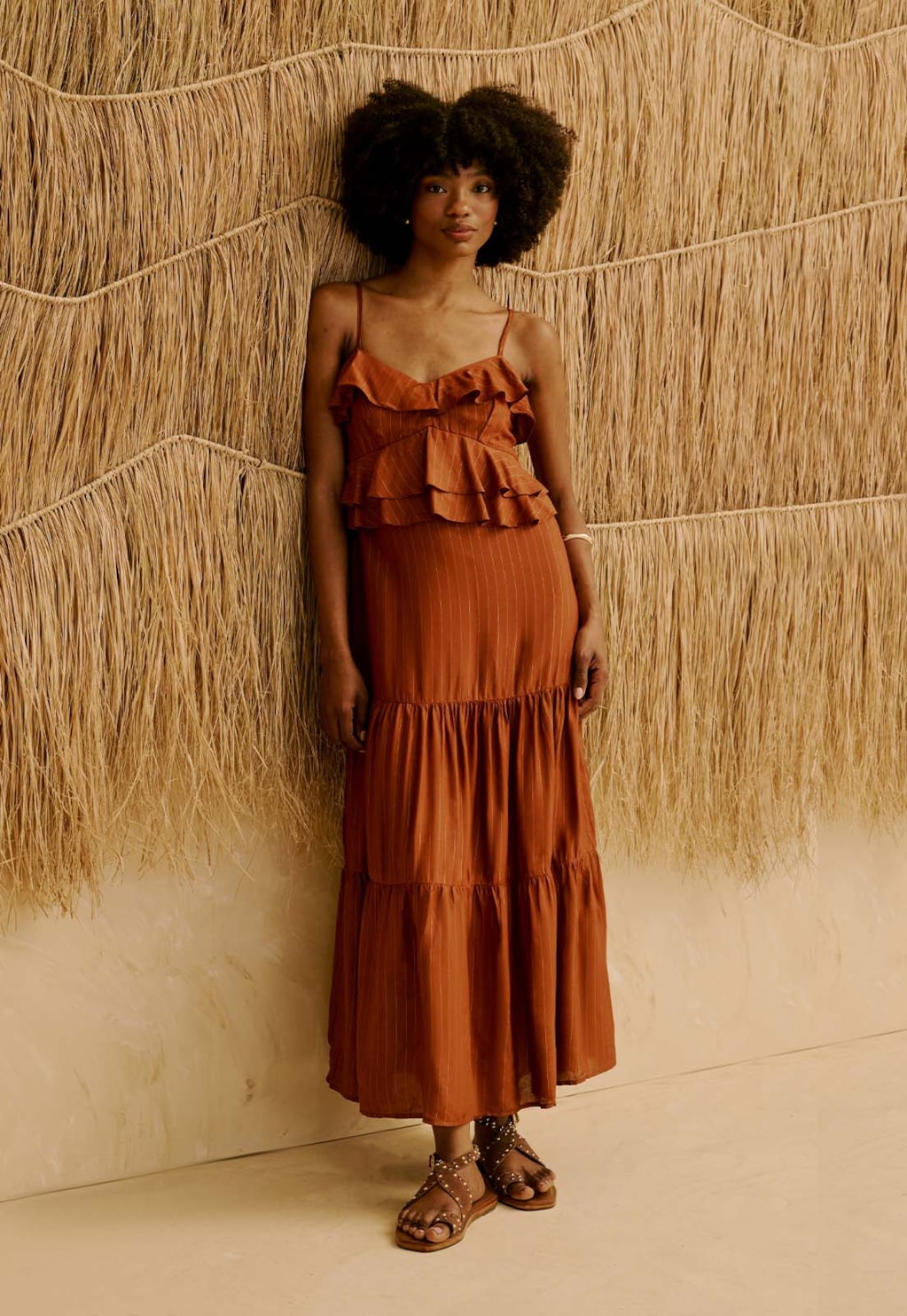 Vestido Midi Liso com Babados