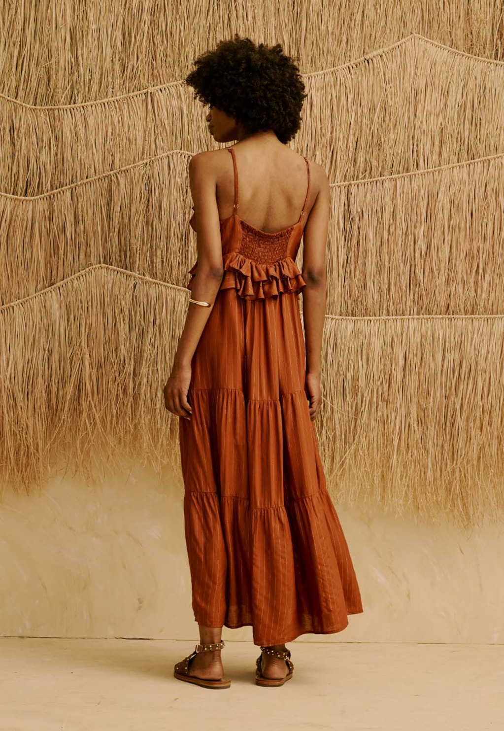 Vestido Midi Liso com Babados