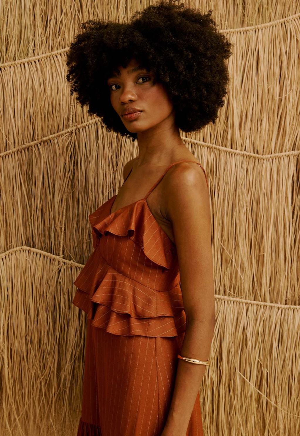 Vestido Midi Liso com Babados