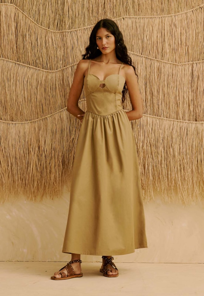 Vestido Midi Liso com Bojo Marcado