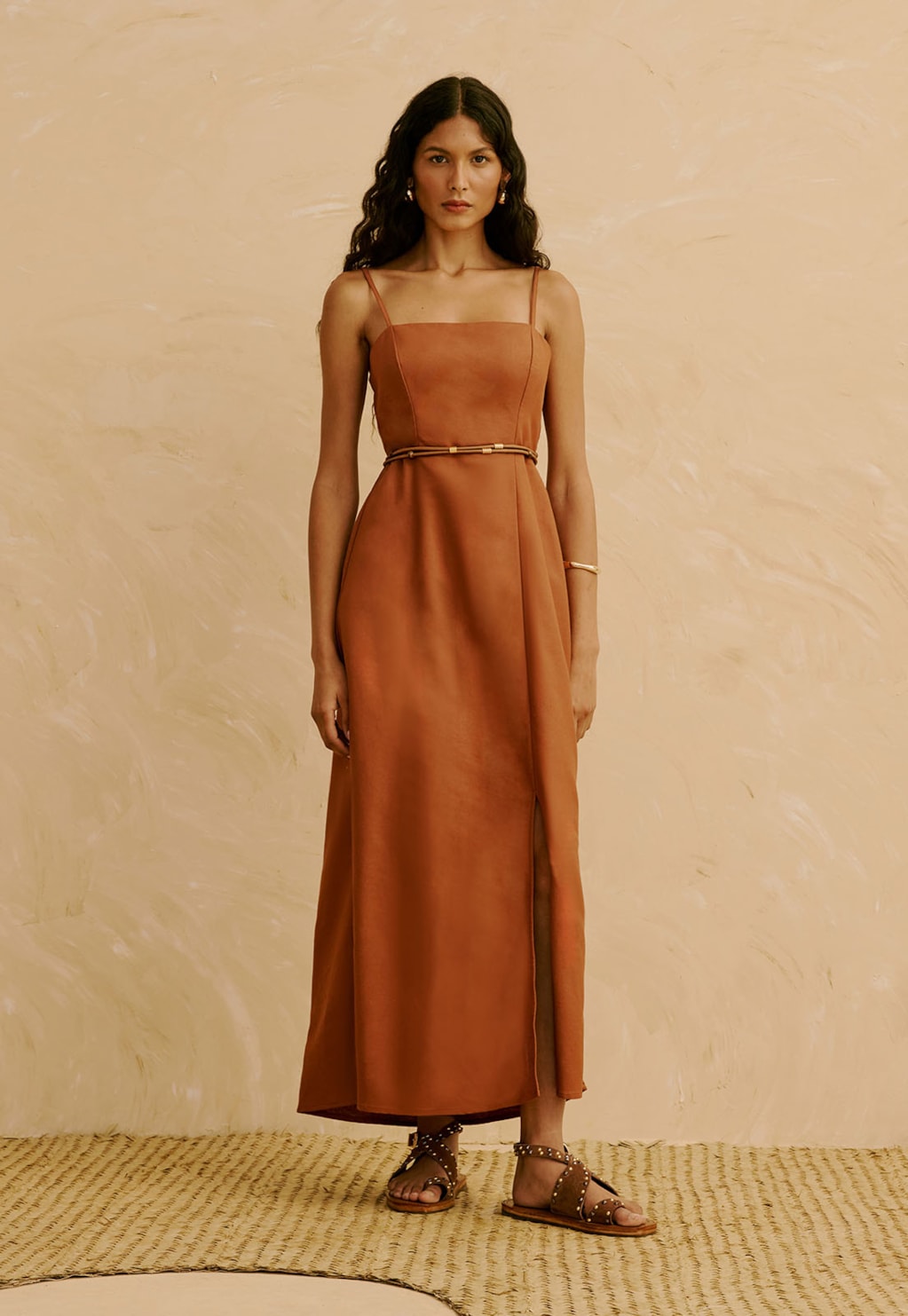 Vestido Midi Liso com Fenda 