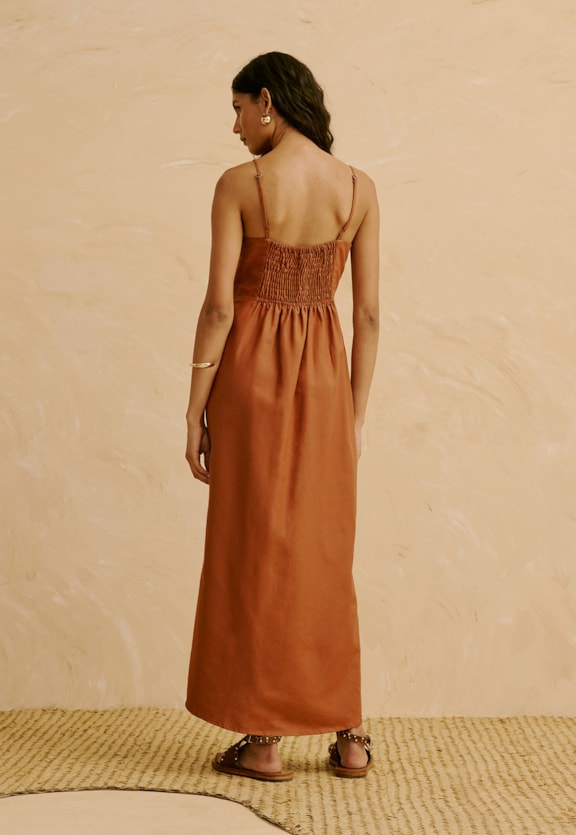 Vestido Midi Liso com Fenda  Vista Traseira
