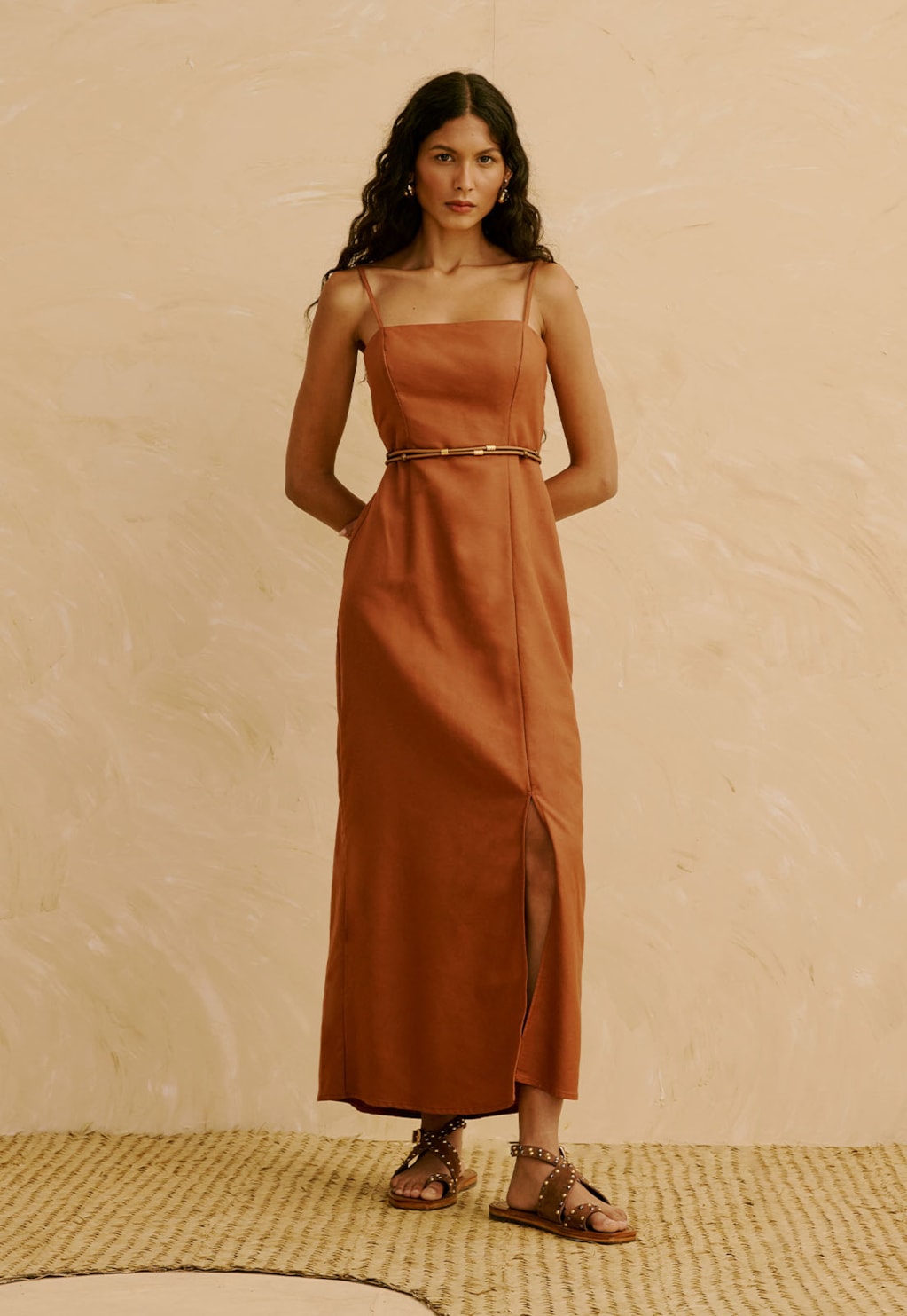 Vestido Midi Liso com Fenda 