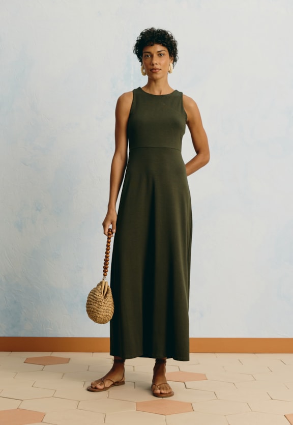 Vestido Midi Liso Costas Cruzadas Vista Frontal