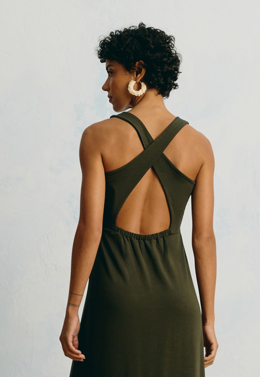 Vestido Midi Liso Costas Cruzadas