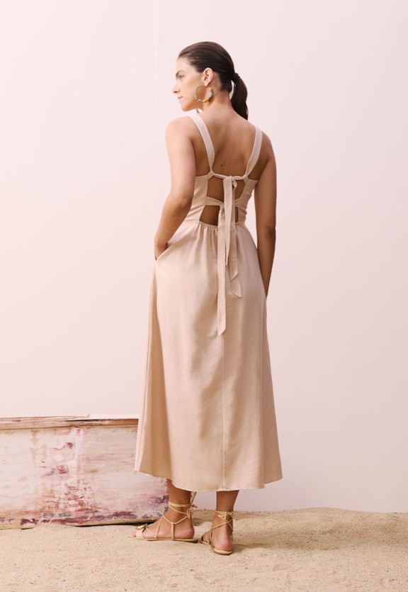 Vestido Midi Liso Decote Reto Amarração Vista Traseira