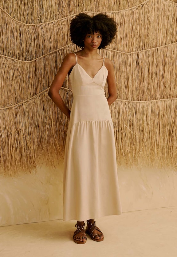 Vestido Midi Liso Decote V Vista Frontal