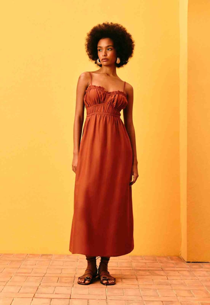 Vestido Midi Liso Elástico Busto
