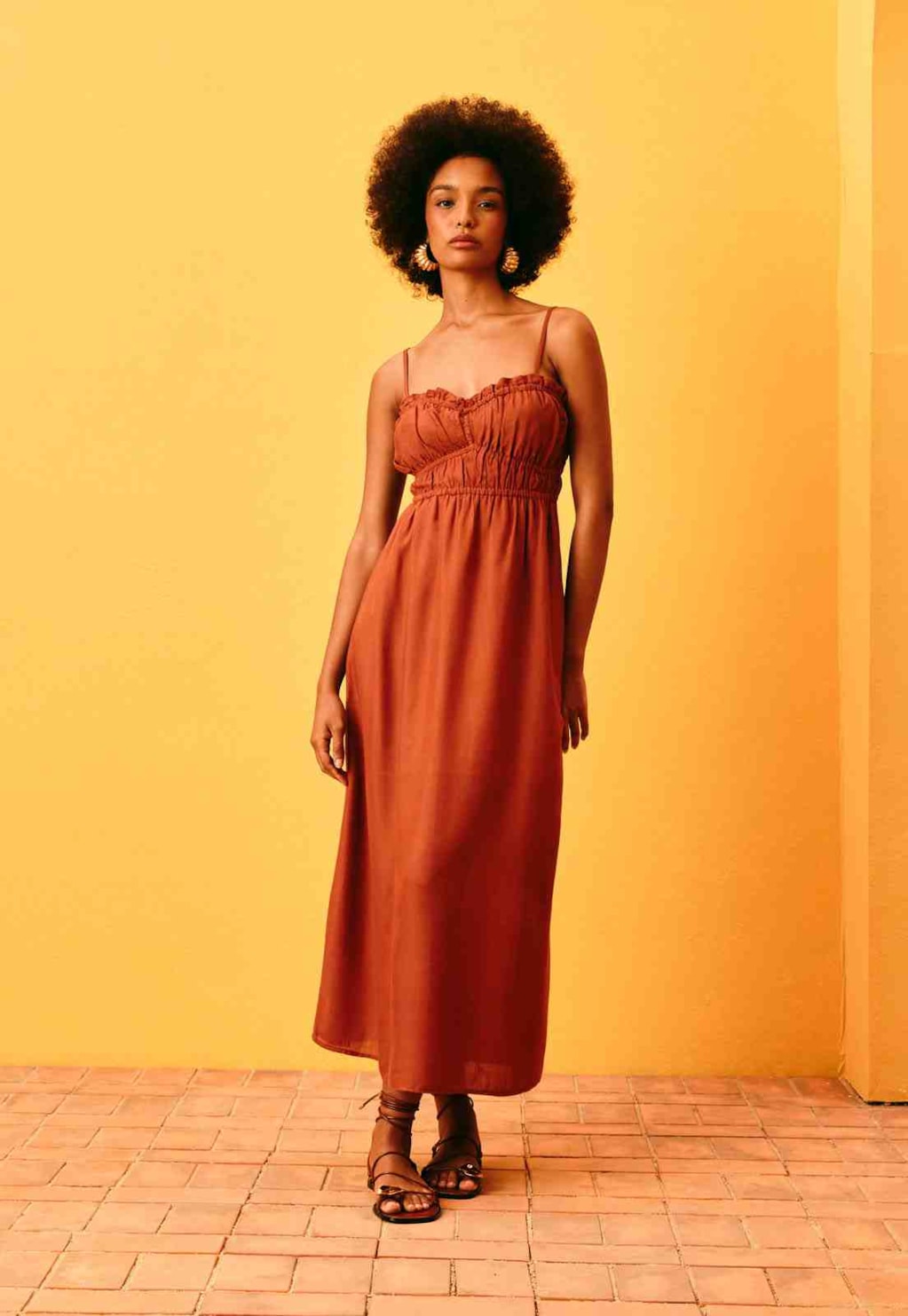 Vestido Midi Liso Elástico Busto