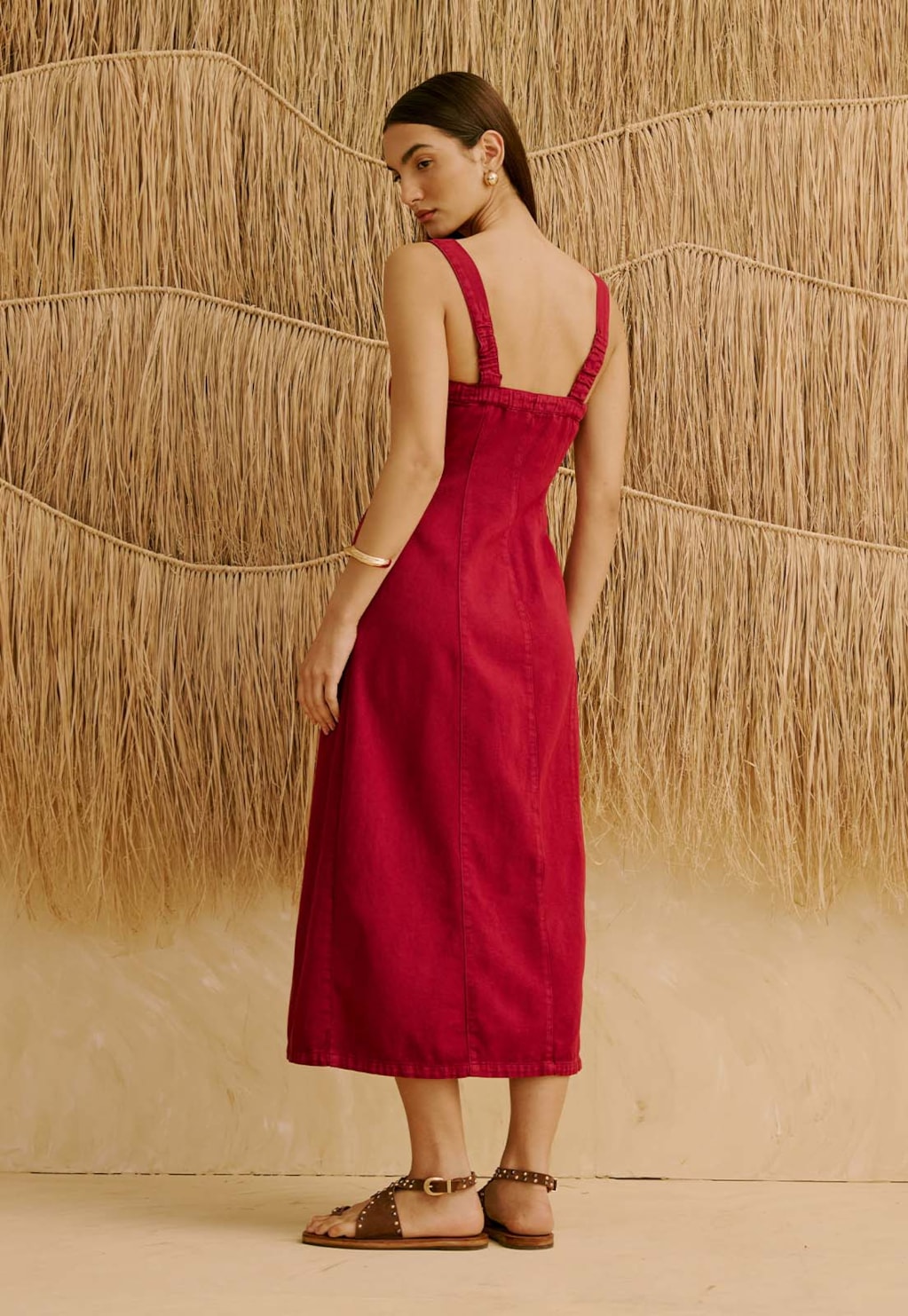 Vestido Midi Liso em Sarja com Recortes 