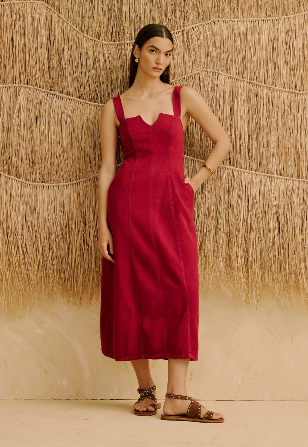 Vestido Midi Liso em Sarja com Recortes 