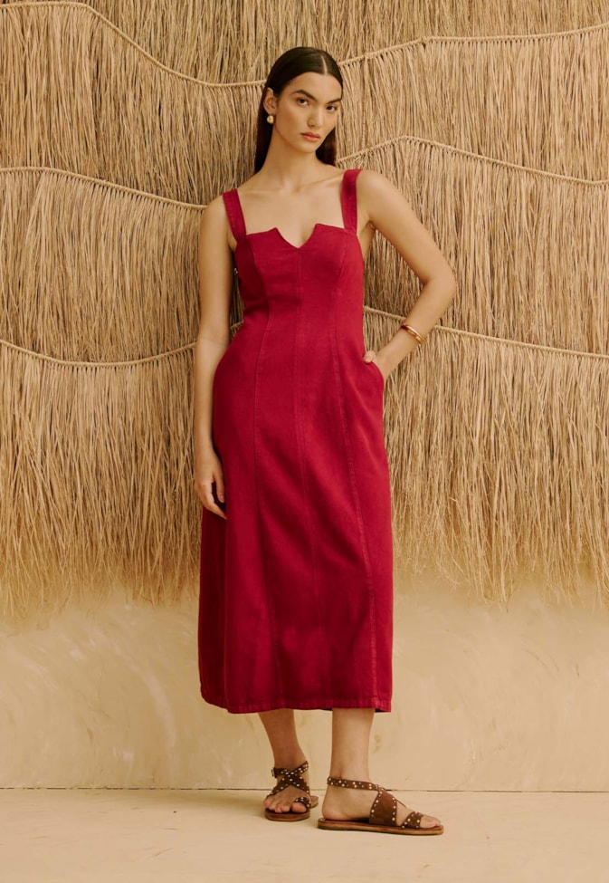 Vestido Midi Liso em Sarja com Recortes 