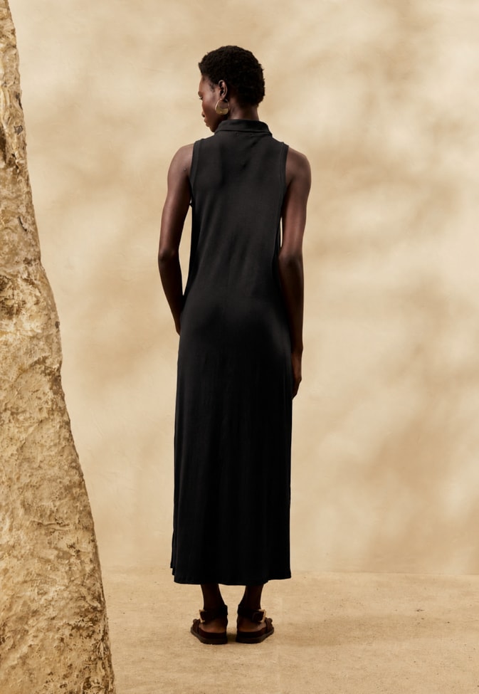 Vestido Midi Liso Gola Alta