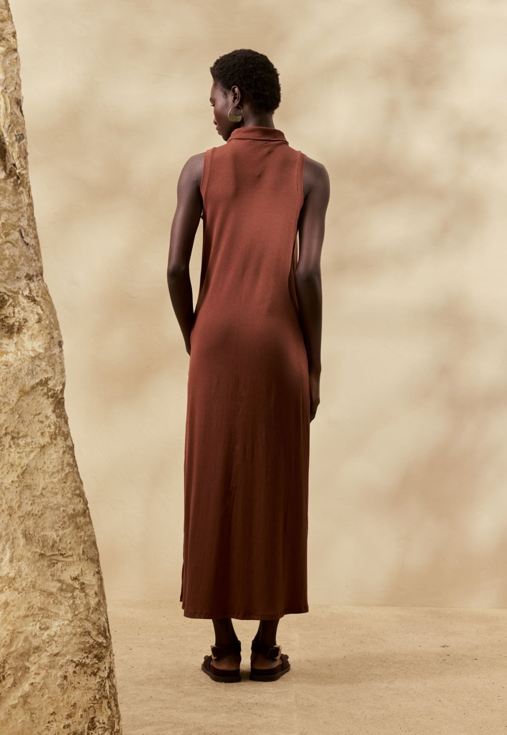 Vestido Midi Liso Gola Alta