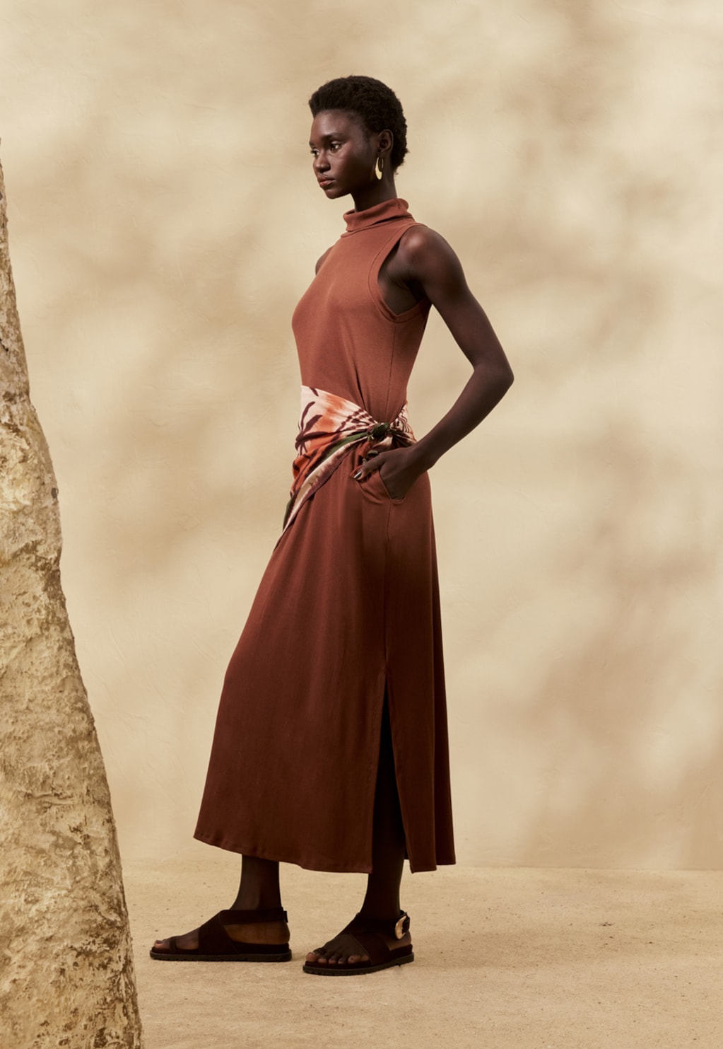 Vestido Midi Liso Gola Alta