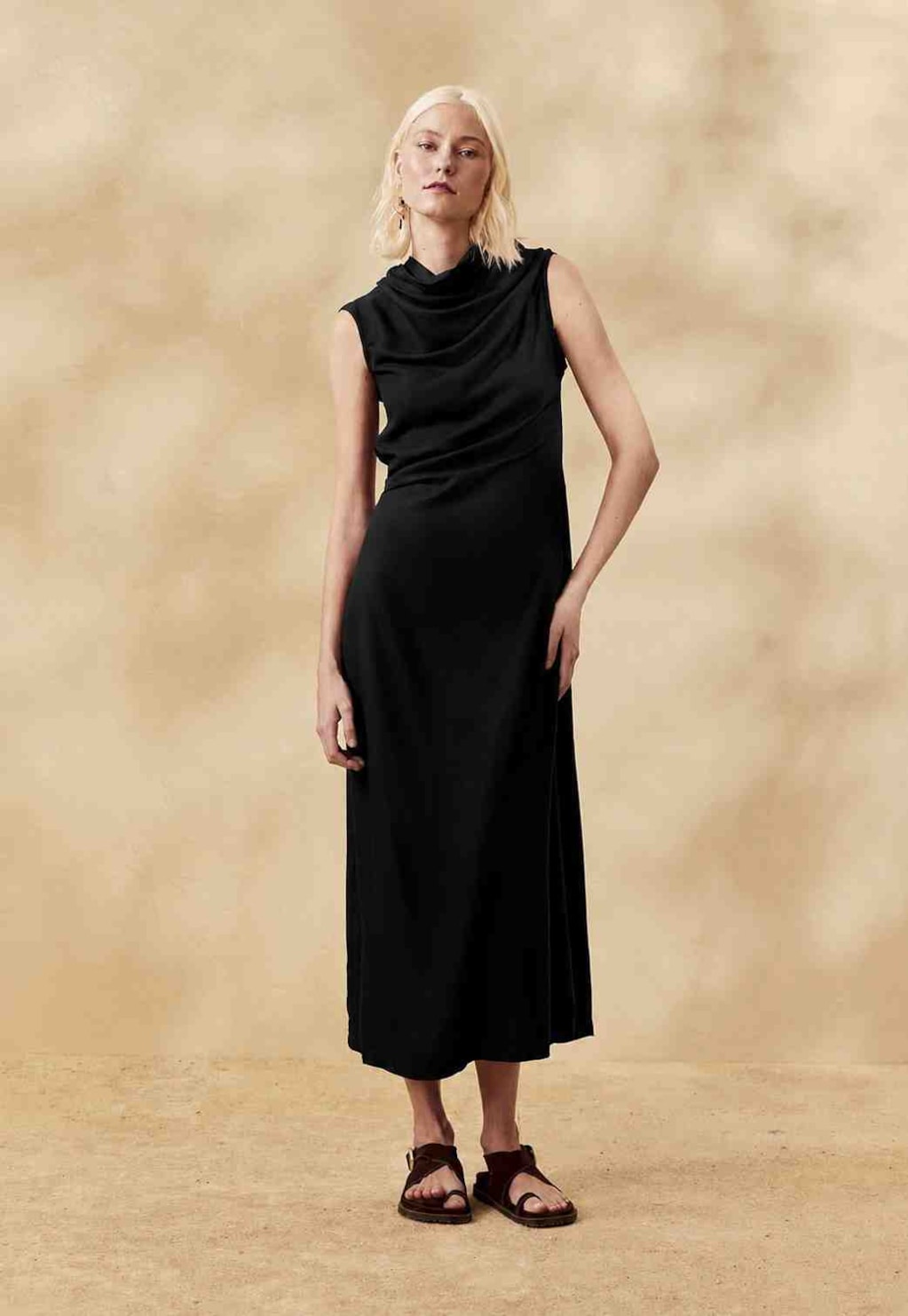 Vestido Midi Liso Gola Degagê