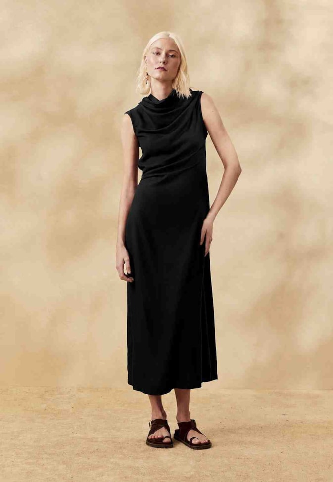 Vestido Midi Liso Gola Degagê
